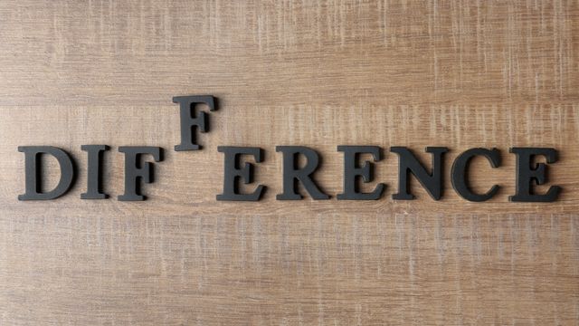 海外　SNS　マーケティング　違い